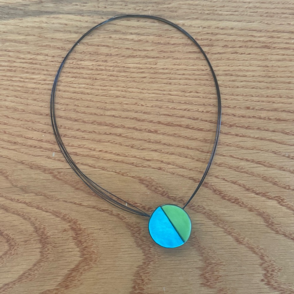 NWOT Magnetic Blue and Green circle Pendant Necklace